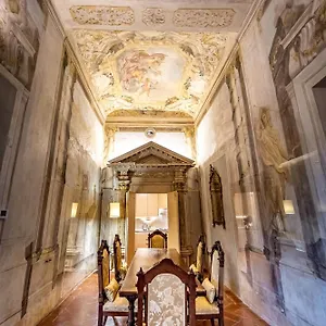 Yid Luxury Near Ponte Vecchio Apartment
